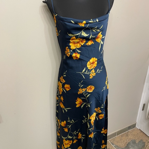 NWT Revolve ASTR the label women’s floral navy yellow satin midi dress size M - Picture 2 of 9